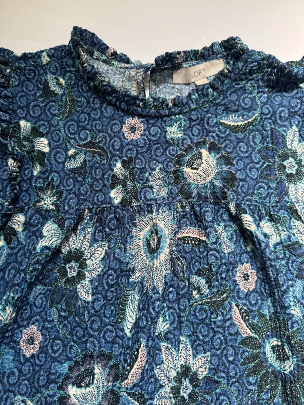 LOFT Blue Floral Puff Sleeve Textured Blouse Size Large